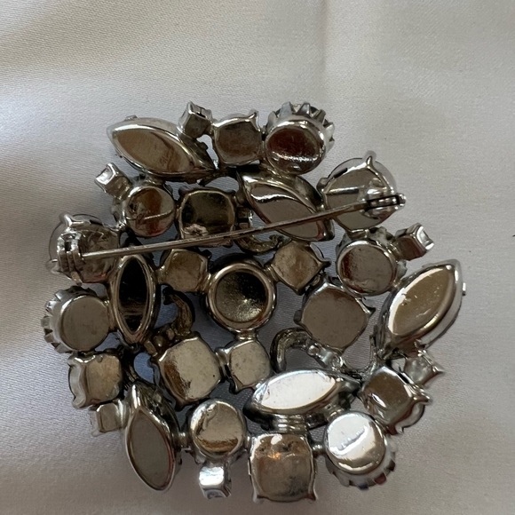 Vintage Clustered Brooch - Picture 4 of 5